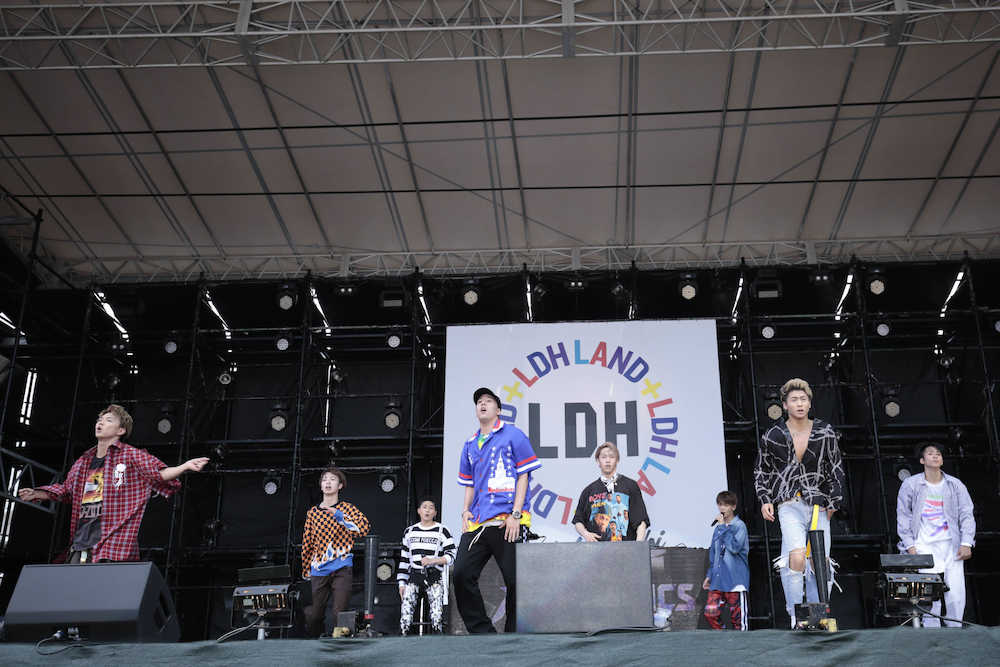 【画像・写真】「ＬＤＨ」所属８組　宮崎で野外ライブ、8000人前に熱演　長谷部にエールも