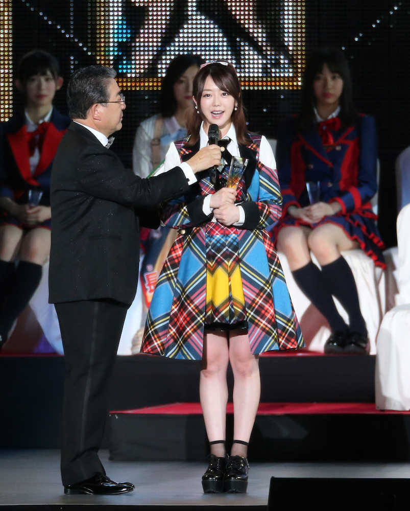 【画像・写真】３２位の峯岸みなみ　笑顔見せ「今年も卒業発表はありません」