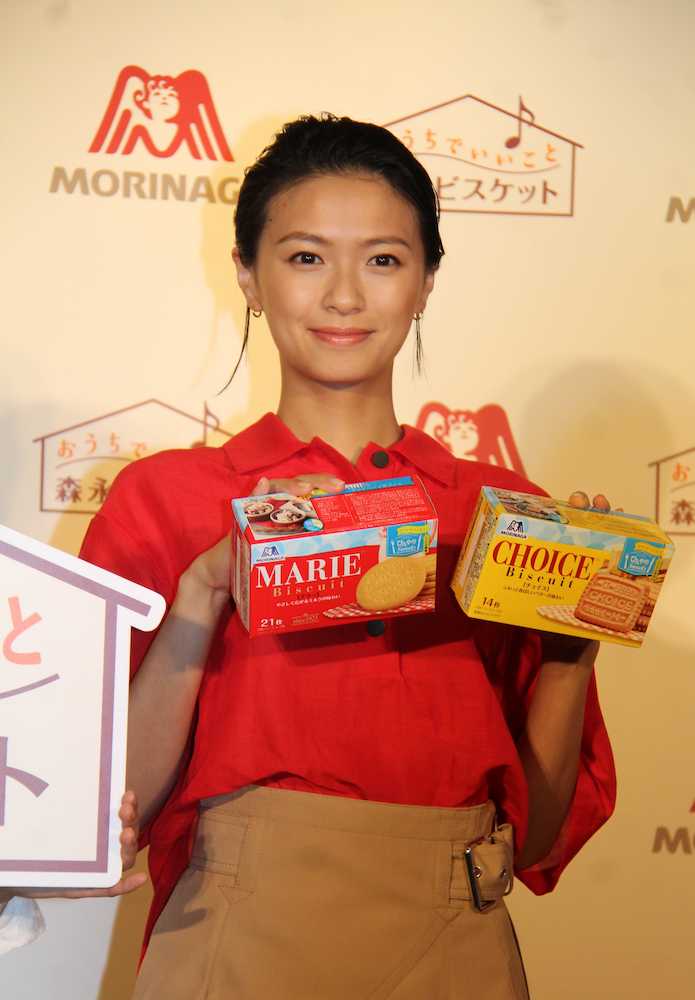 【画像・写真】「食いしん坊」榮倉奈々　ビスケットの冷たいアレンジにご機嫌