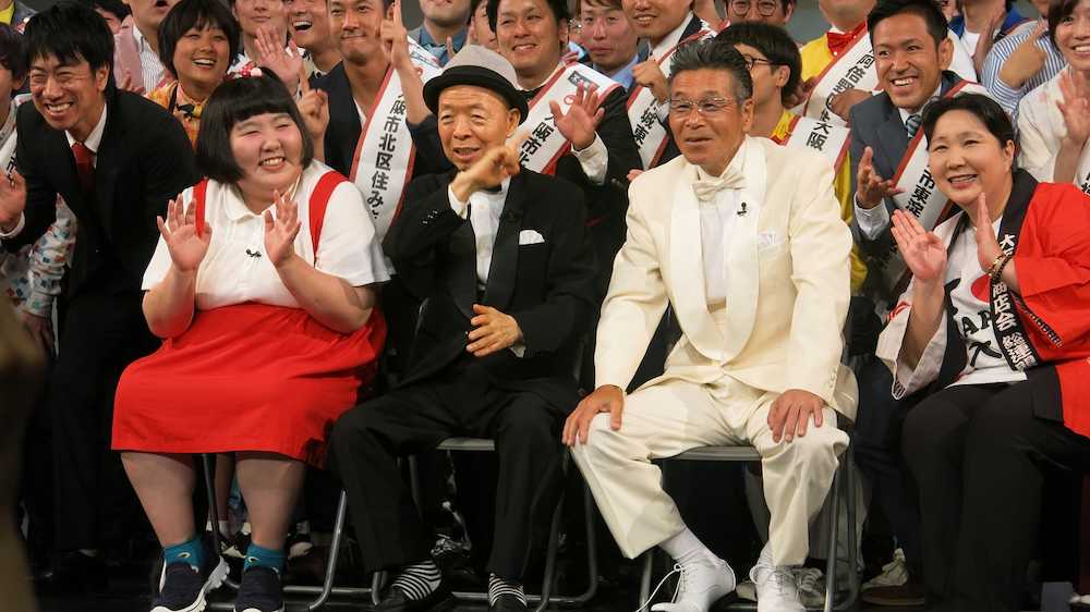 「大阪もんのうた」の制作発表会見に臨んだ（中央左から）酒井藍、坂田利夫、間寛平
