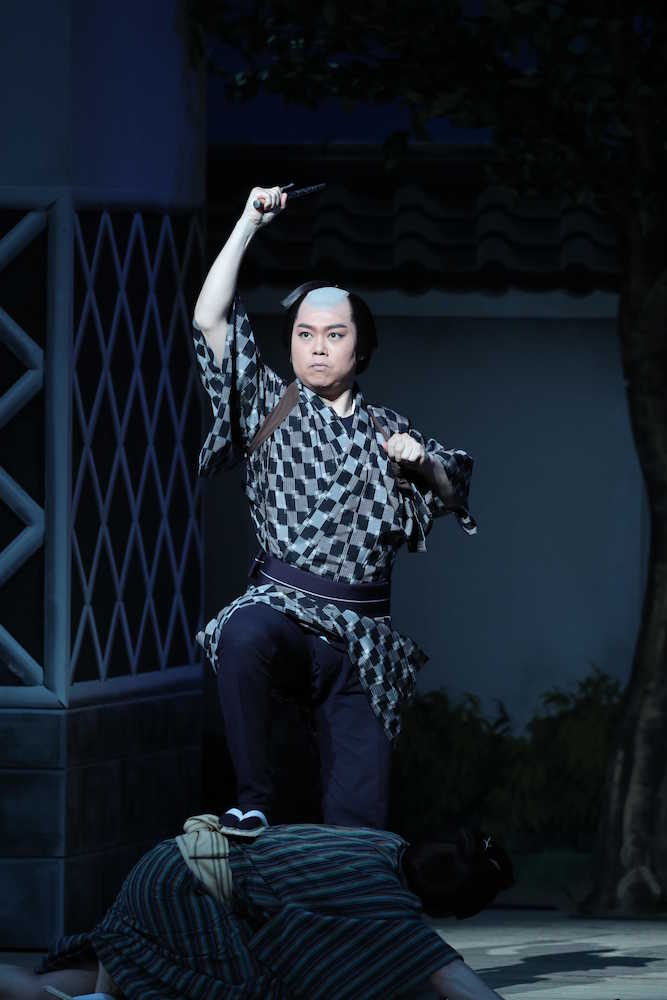 大阪・新歌舞伎座で開幕した座長公演で芝居に挑戦している三山ひろし