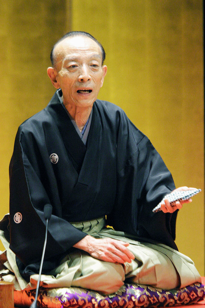 ２００６年、パリの日本文化会館で落語を上演した桂歌丸さん