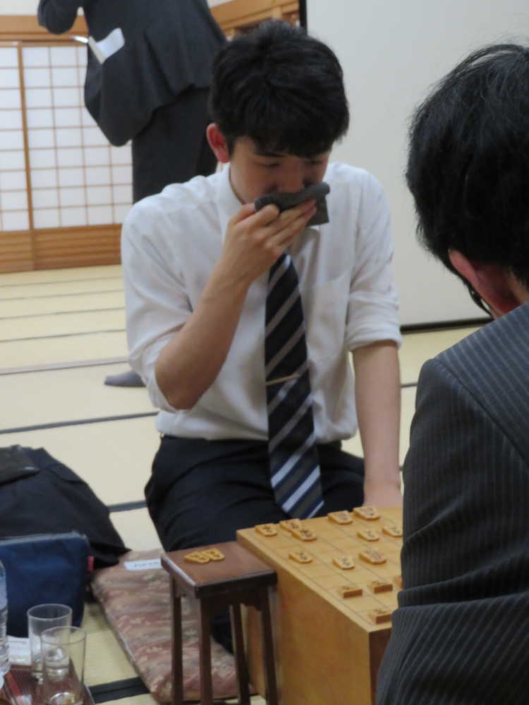 【画像・写真】藤井七段　王座挑戦ならず　準決勝１０３手で敗れる