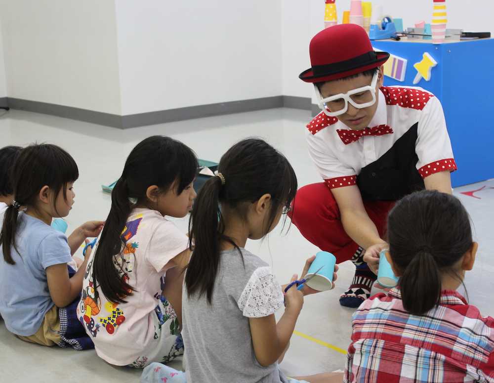 【画像・写真】工作芸人できたくん　子どもたちに発泡スチロールを使った工作披露、大いに沸く