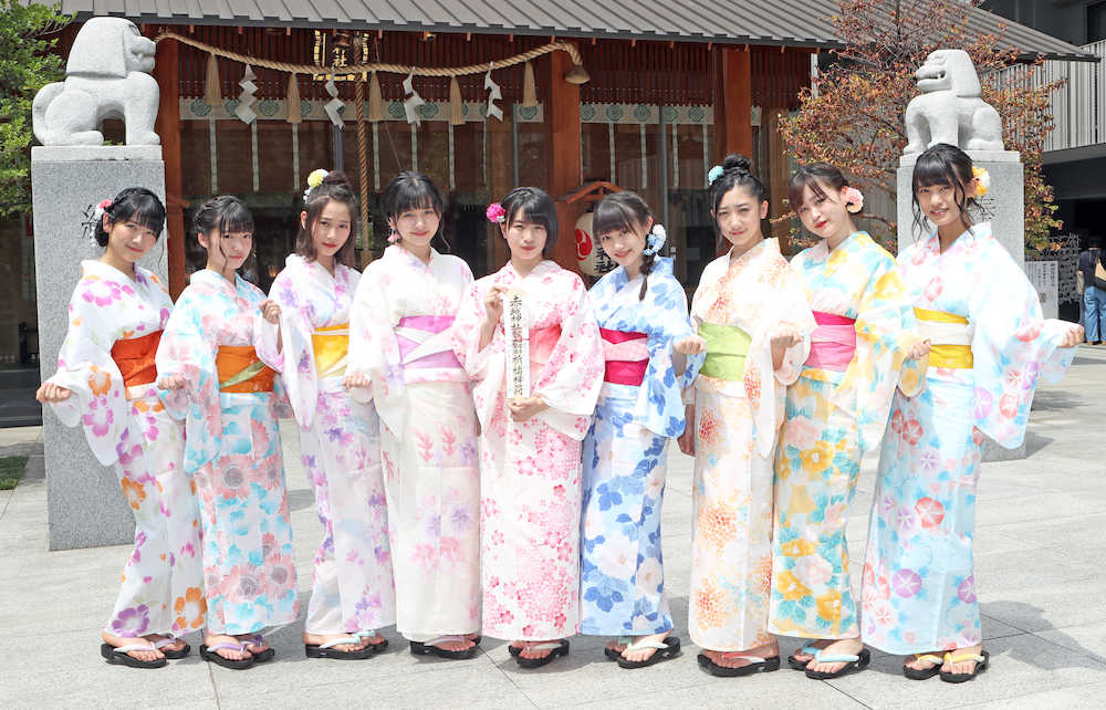 【画像・写真】「つばきファクトリー」がオリコン１位祈願　着物姿で神楽坂の神社へ
