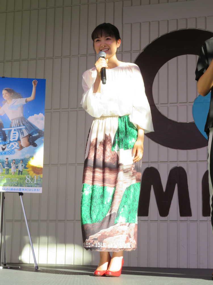 大阪市内のあべのキューズモールで行われた映画「青夏　きみに恋した３０日」の公開記念イベントに参加した葵わかな