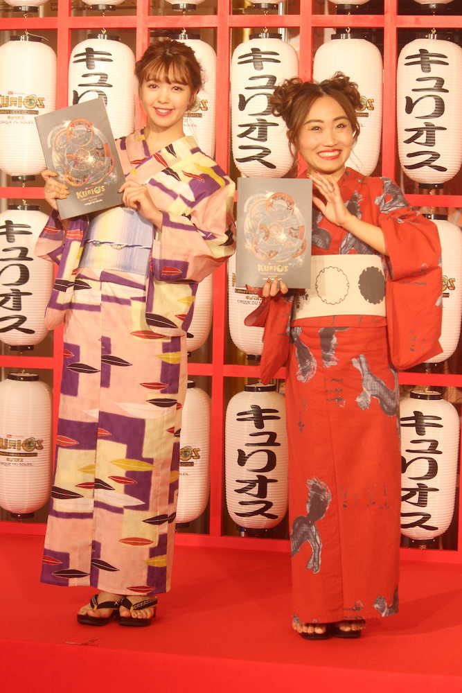 キュリオス大阪公演初日の式典に登場した藤田ニコル（左）とキンタロー
