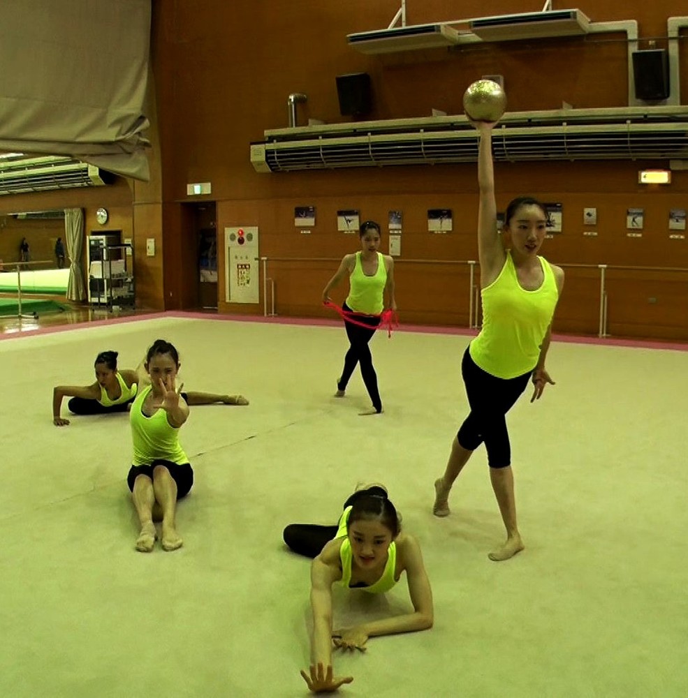 日本女子体育大学の学生たちが新体操を披露（Ｃ）テレビ東京