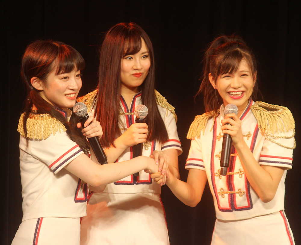 劇場公演で山本彩について語った「ＮＭＢ４８」の（左から）川上千尋、古賀成美、谷川愛梨