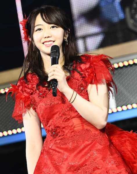 【画像・写真】ＡＫＢの感謝祭コンサートのトークコーナーで前田敦子の結婚について話す峯岸みなみ