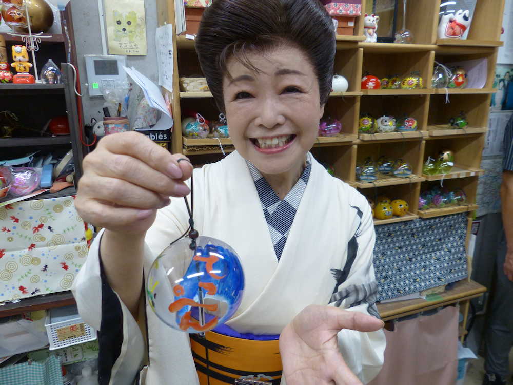 【画像・写真】中村美律子　風鈴作りを初体験　年末年始に入院も「もう大丈夫。完璧です」