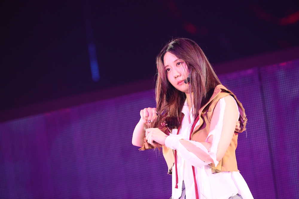 【画像・写真】古畑奈和　髪切りパフォにどよめき、ＡＫＢ総選挙感謝祭コンサート