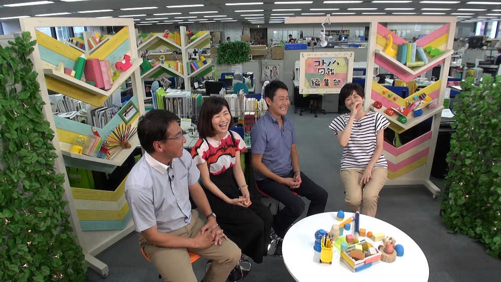 ＭＢＳテレビ「コトノハ図鑑」に出演する（左から）来栖正之、松井愛、河田直也、松本麻衣子の４人のアナウンサー