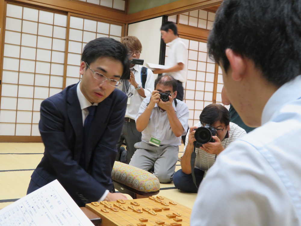 【画像・写真】菅井王位、藤井七段に貫禄の勝利　残り時間も大差110分―１分