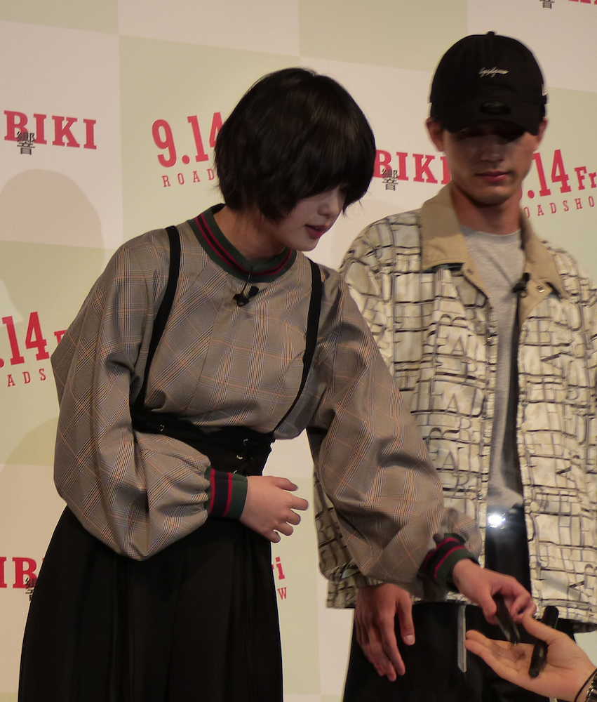 【画像・写真】欅坂・平手、プロ根性見せた！右手痛くても…イベントで気丈に４０分