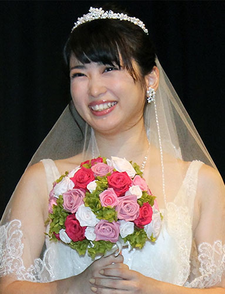 一般男性と結婚したことを発表した志田未来
