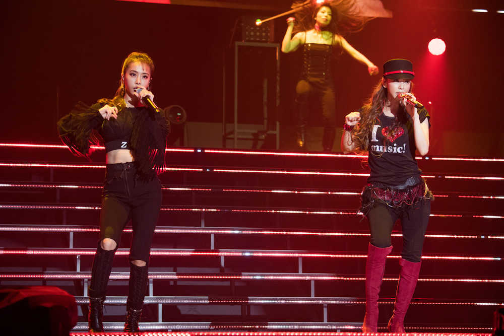 【画像・写真】安室奈美恵ラストライブ　ジョリン・ツァイ（左）と歌う安室奈美恵
