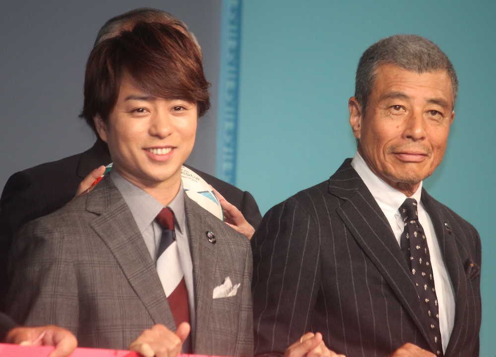 【画像・写真】「ラグビーワールドカップ２０１９　１年前記念イベント」に出席した櫻井翔（左）と舘ひろし