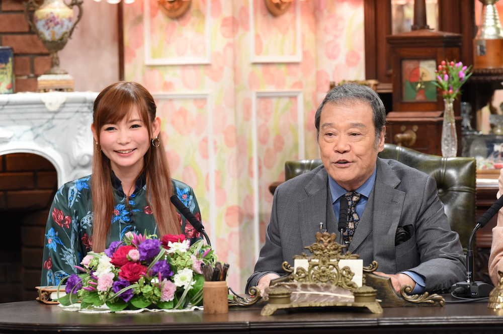 ＡＢＣテレビ「探偵！ナイトスクープ」に出演した中川翔子（左）、局長・西田敏行