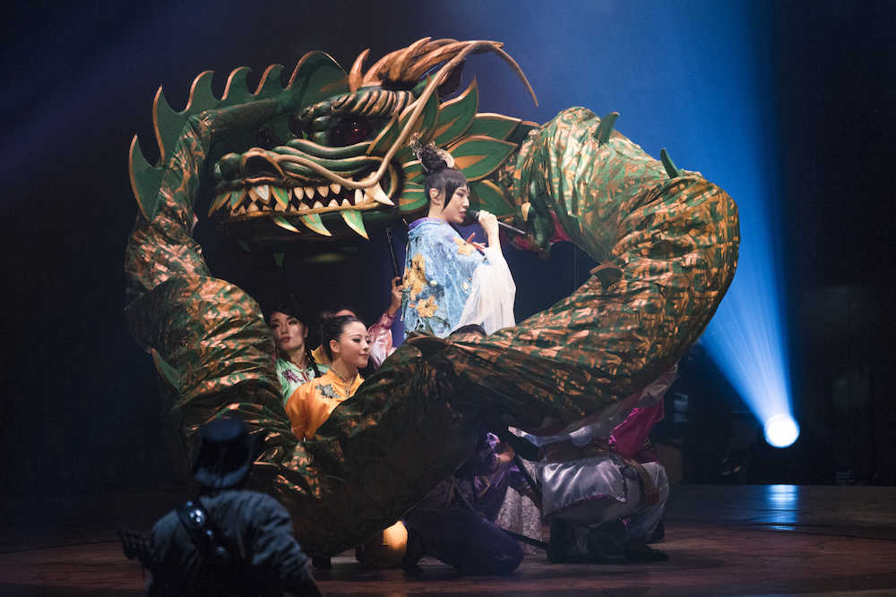 【画像・写真】ユーミンライブに３９年ぶりゾウ出現　その名もタイムマシーンツアー　ソバージュにライダースジャケットも