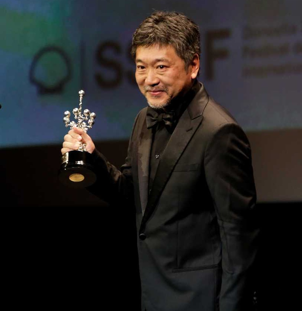 第６６回サンセバスチャン国際映画祭で「ドノスティア賞」を受賞した是枝裕和監督　（Ｃ）Ｆｅｓｔｉｖａｌ　ｄｅ　Ｓａｎ　Ｓｅｂａｓｔｉaｎ．　Ｐｈｏｔｏ　Ｍｏｎｔｓｅ　Ｃａｓｔｉｌｌｏ