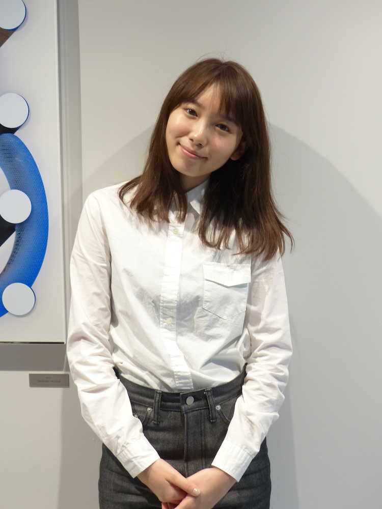 【画像・写真】飯豊まりえ　舞台初挑戦、憧れ魔法使い役にドキドキ「演技でお客さんの心動かす」