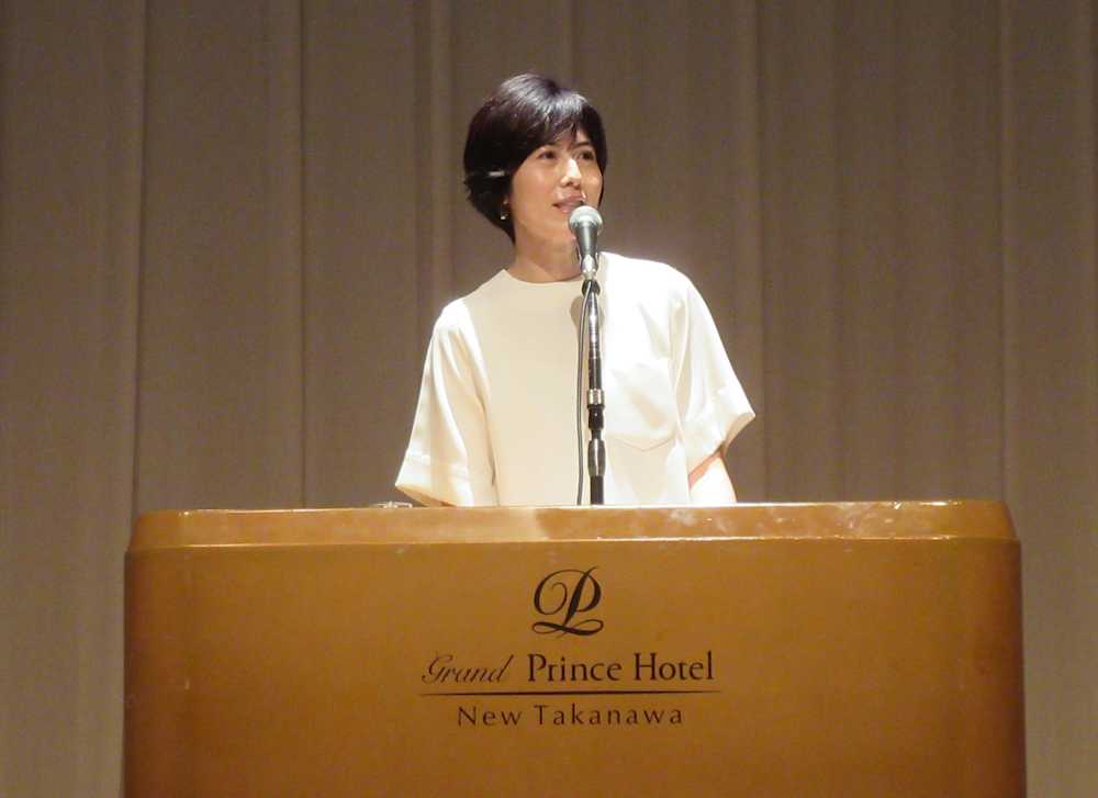 「老後を変える共創会議」に出席した小島慶子