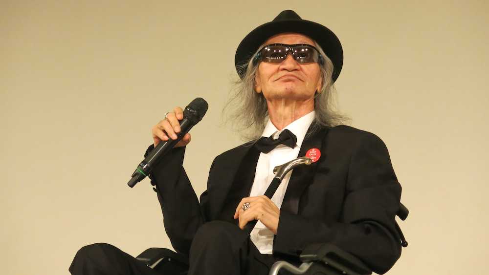 「京都国際映画祭」で舞台あいさつする内田裕也