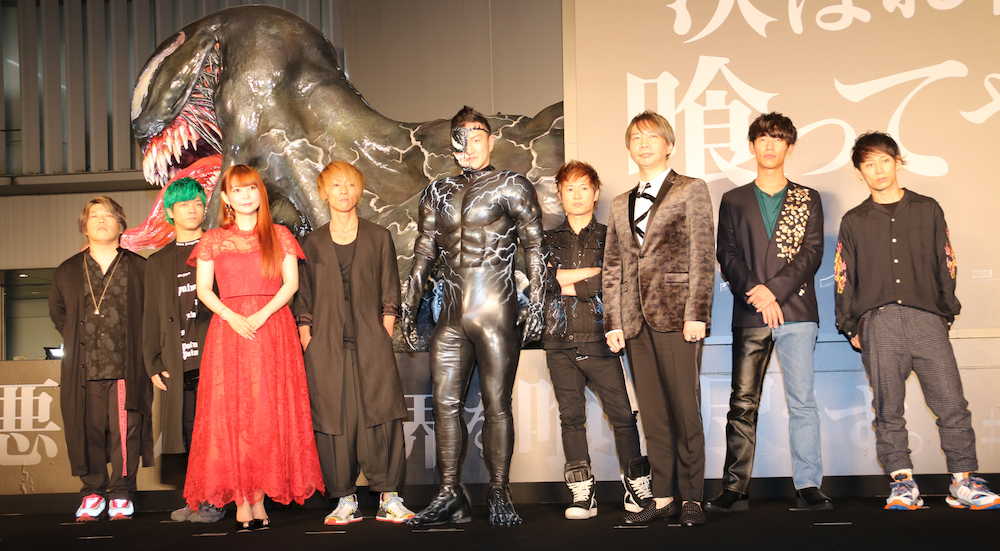 映画「ヴェノム」ジャパンプレミアイベント＞に登場した（前列左から）中川翔子、中村獅童、諏訪部順一（後列左から）ＵＶＥＲｗｏｒｌｄの誠果、信人、彰、克哉、真太郎、ＴＡＫＵＹＡ∞