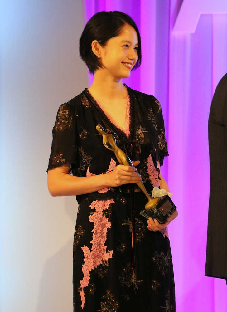 「東京ドラマアウォード２０１８」授賞式に出席した宮崎あおい。主演ドラマ「眩（くらら）〜北斎の娘〜」で単発部門グランプリを受賞し、ゲストとして駆けつけた