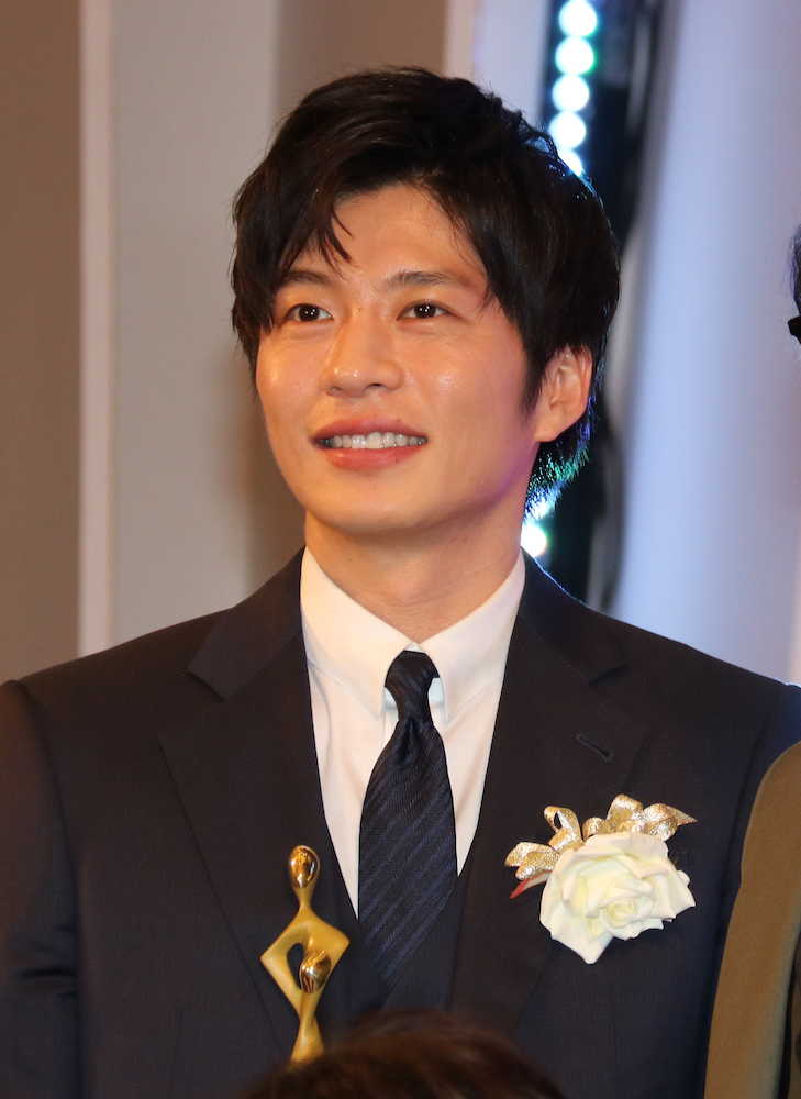 「東京ドラマアウォード２０１８」授賞式で、連続ドラマ部門でグランプリを受賞して登壇した田中圭