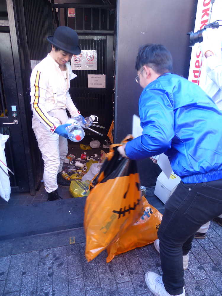 【画像・写真】斎藤工　ハロウィーン一夜明け清掃活動　渋谷の騒乱に「憎悪的なものを抱いた」
