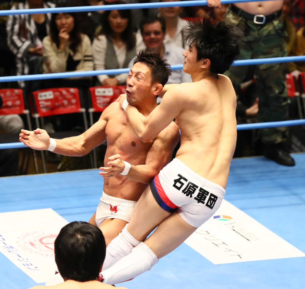 【画像・写真】原学からダウンを奪う神田穣（撮影・会津　智海）