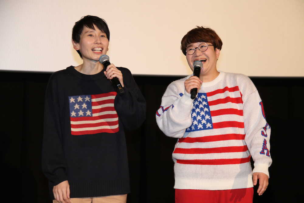 映画「華氏１１９」公開記念イベントに出席した「ハリセンボン」の箕輪はるか（左）と近藤春菜