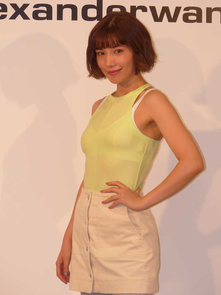 【画像・写真】仲里依紗　デザイン性高い下着に「隠しておくのがもったいない」