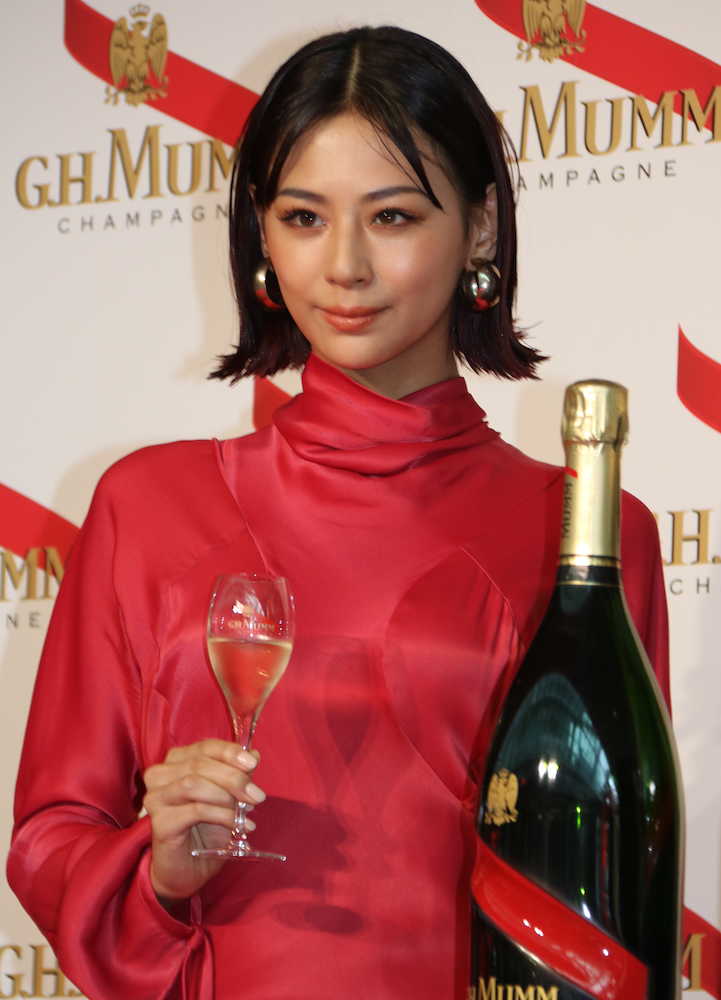【画像・写真】西内まりや　インスタＤＭで仕事オファー届き「びっくり」　久々の芸能イベントで笑顔、今後は音楽中心で