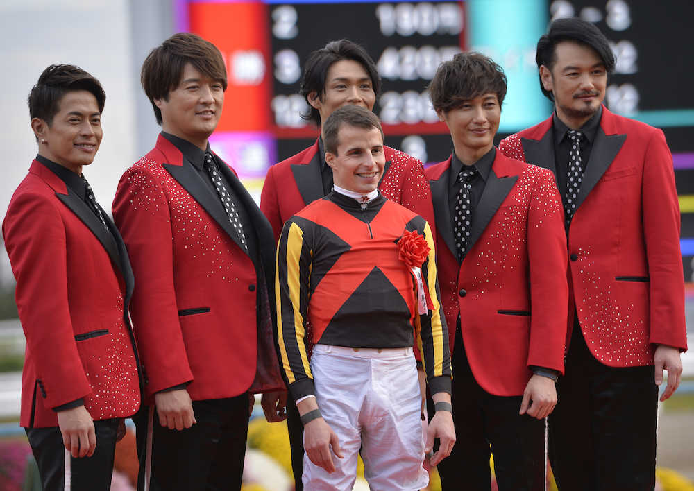 【画像・写真】純烈　マイルＣＳプレゼンターで「生観戦に大興奮！」年末は有馬記念楽しみ紅白「しっかり頑張ります」