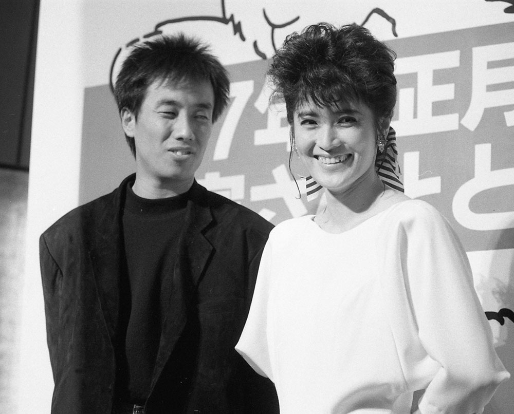 ８６年に結婚宣言した長渕剛 左 と志穂美悦子 スポニチ Sponichi Annex 芸能