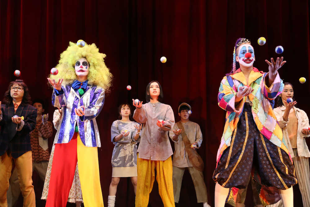 【画像・写真】秋元康氏プロデュース公演初日　全員で連続100回お手玉「涙流しながら２カ月練習」