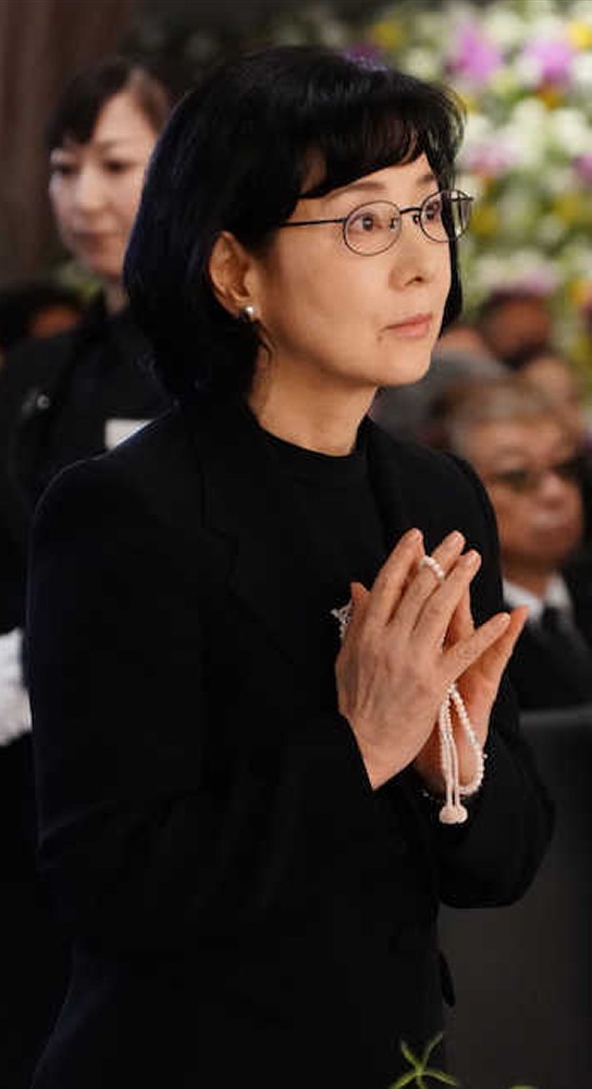 【画像・写真】仲村トオル「また手のひらで遊ばせて」、黒澤満さん葬儀で涙の弔辞　悲しみ大きく…小百合無言