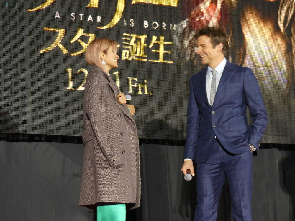 【画像・写真】米俳優クーパー　Ｊプレミアで男前ぶり、ローラに気遣い