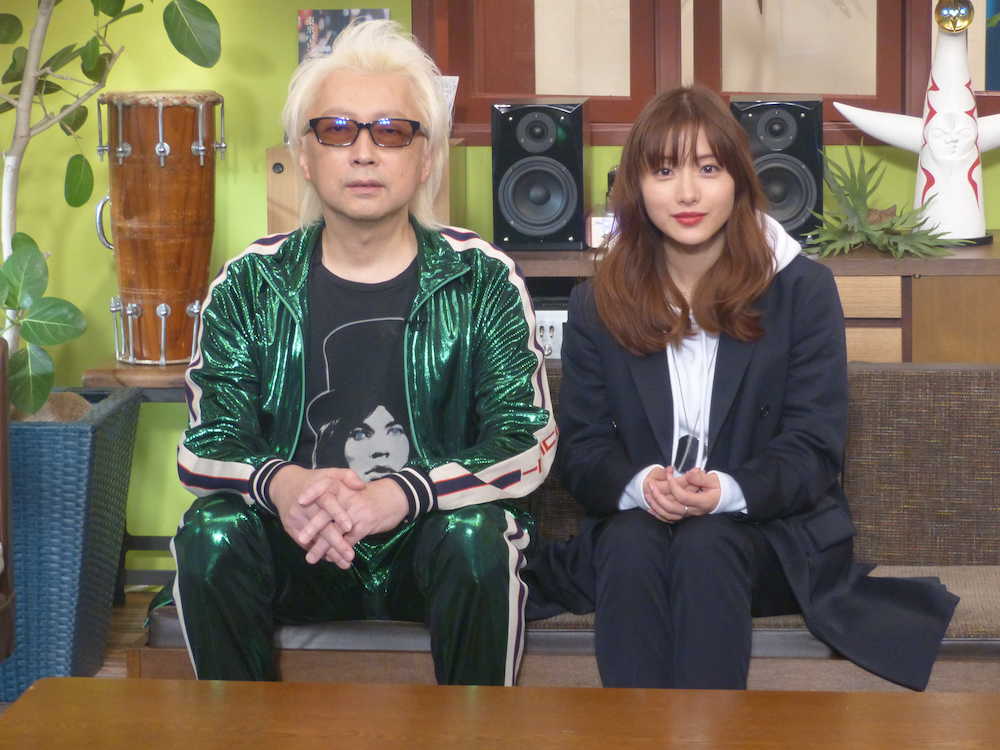 【画像・写真】ＴＢＳの音楽特番「ＭＵＳＩＣ☆ＨＥＲＯ」の収録に臨んだ、ＭＣを務める石原さとみ（右）と箭内道彦氏。
