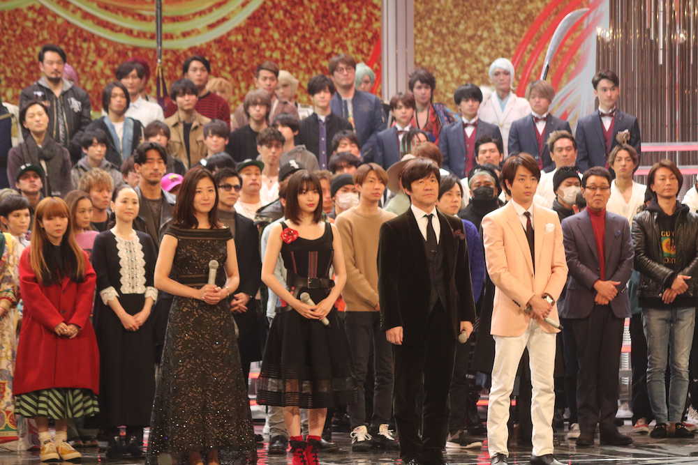 全体顔合わせに登場した（前列中央）司会の桑子真帆アナ、広瀬すず、内村光良、櫻井翔らと出演歌手