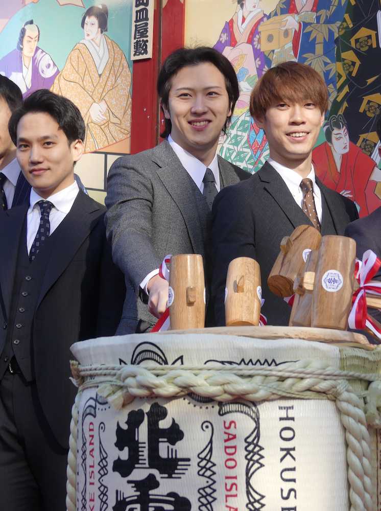 「新春浅草歌舞伎」の初日を迎えた（左から）中村歌昇、尾上松也、坂東巳之助