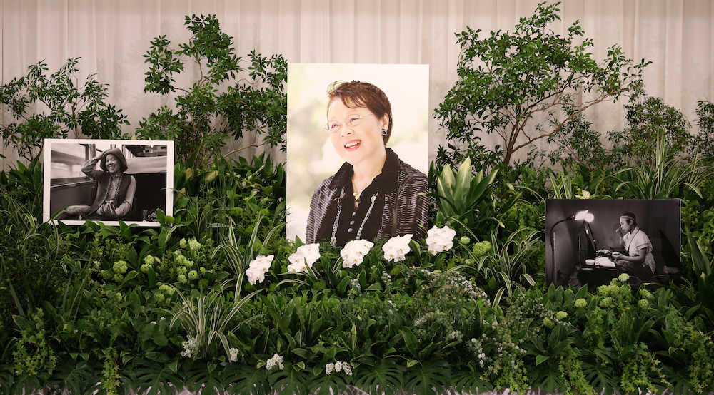 【画像・写真】市原悦子さん告別式　初主演映画の恩地監督が弔事「いつも、えっちゃんが何とかしてくれるだろうと」