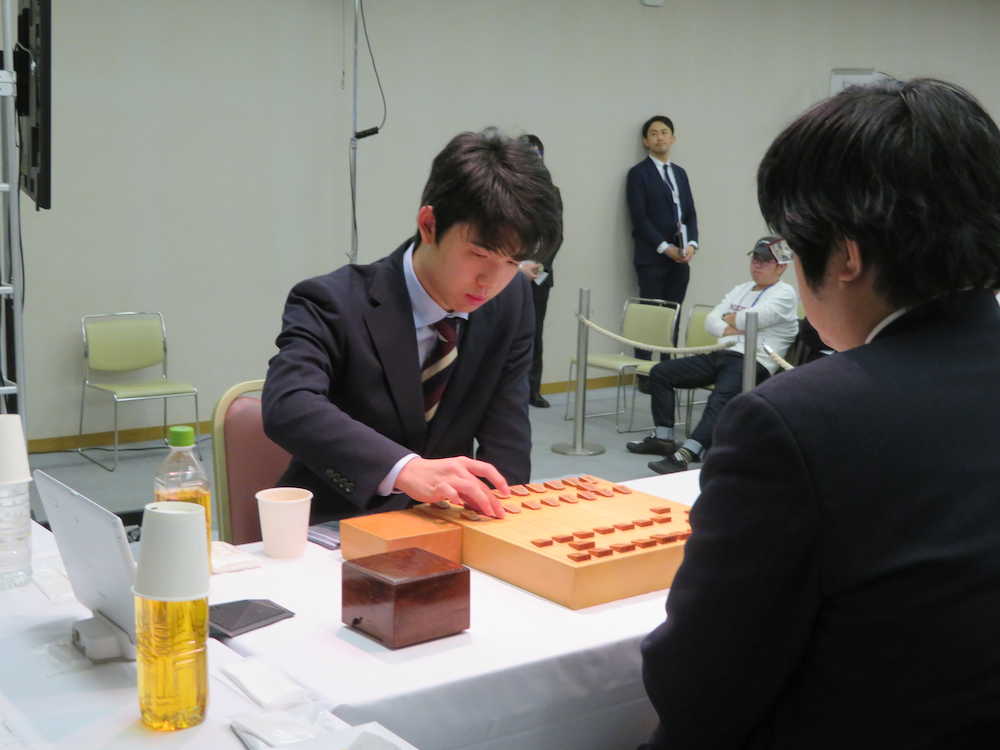 【画像・写真】藤井聡太七段が朝日杯４強　Ａ級棋士の稲葉八段、糸谷八段に連勝