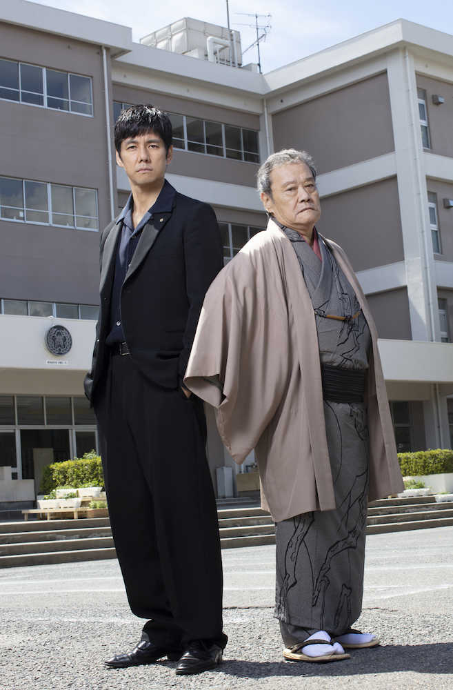 映画「任侠学園」にダブル主演する西島秀俊（左）と西田敏行