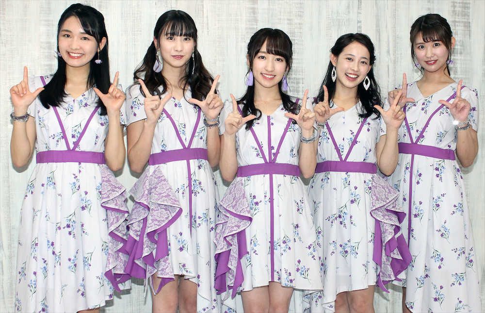 「カレッジ・コスモス」の（左から）對馬桜花、秋月香七、山木梨沙、松井まり、舩田美子
