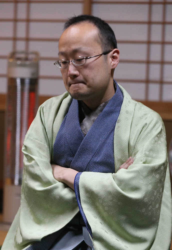 【画像・写真】王将戦第２局　先手の久保が４３手目を封じて１日目終了