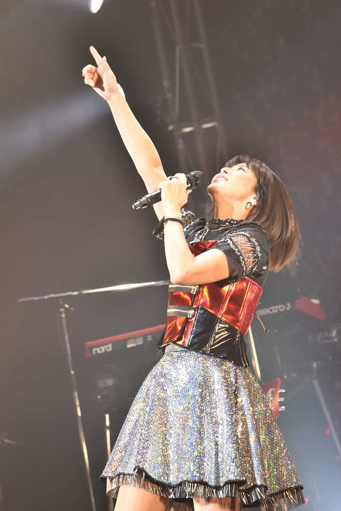 【画像・写真】♪オバさんにな〜っても…森高ミニスカ唱　今年５０歳、今も膝上１５センチ　２１年ぶり全国ツアー発進